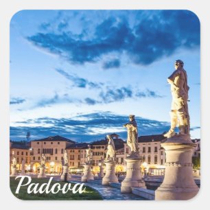 Reihe von illuminierten Statuen in Padova Quadratischer Aufkleber