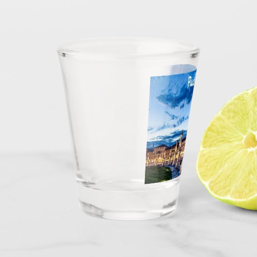 Reihe von illuminierten Statuen in Padova Schnapsglas (Links)