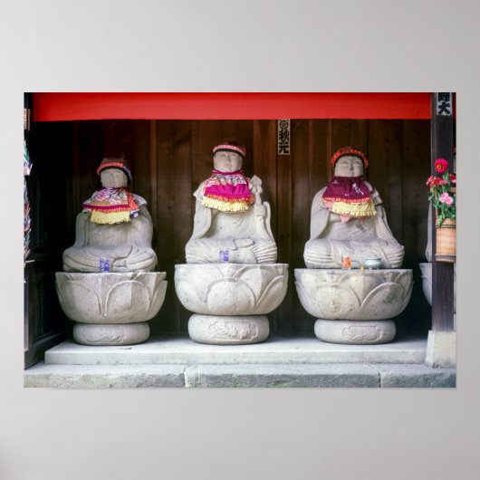 Reihe von Jizo-Mönchsstatuen mit Lack und Hut - Ja Poster (Vorne)