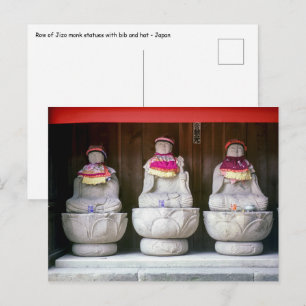 Reihe von Jizo-Mönchsstatuen mit Lätzchen und Hut Postkarte