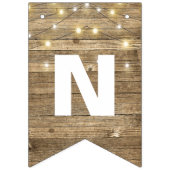 Reihe von Party-Leuchten auf rustikalem Holz Wimpelkette (Dritte Fahne)