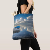 Reihen-Boot auf dem Wasser Tasche (Von Nahem)