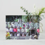 Reihen kleiner Jizo-Mönchsstatuen mit Bikes - Japa Einladung (Stehend Vorderseite)