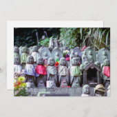 Reihen kleiner Jizo-Mönchsstatuen mit Bikes - Japa Einladung (Vorne/Hinten)