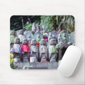 Reihen kleiner Jizo-Mönchsstatuen mit Bikes - Japa Mousepad (Mit Mouse)