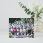 Reihen kleiner Jizo-Mönchsstatuen mit Bikes - Japa Postkarte (Stehend Vorderseite)