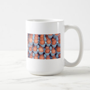 Reihen von Brown-Eiern Kaffeetasse