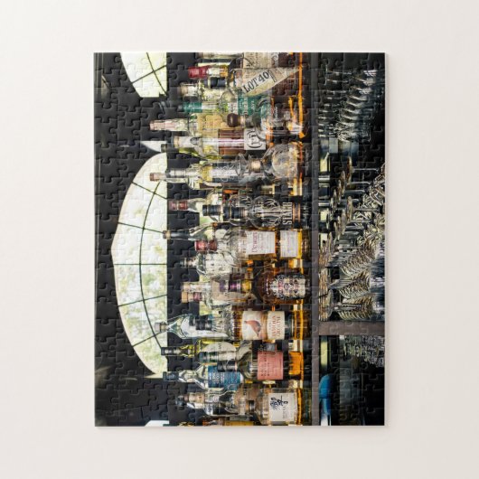Reihen von Liquor-Flaschen in Bar Puzzle (Vertikal)