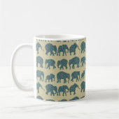 Reihen von Paisley Elephants auf Beige-Kaffee-Tass Kaffeetasse (Links)