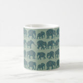 Reihen von Paisley Elephants über die Tasse des gr (Mittel)