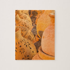 Reihen von Töpferware Tonwaren in Nizwa, Oman Puzzle