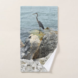 Reiher auf Felsen am Strand Handtuch
