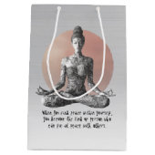 Reiki Master Lotus Pose Mittlere Geschenktüte (Rückseite)