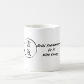 Reiki Praktiker tun es mit Energie Kaffeetasse (Mittel)