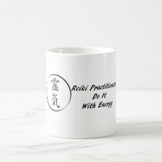 Reiki Praktiker tun es mit Energie Kaffeetasse