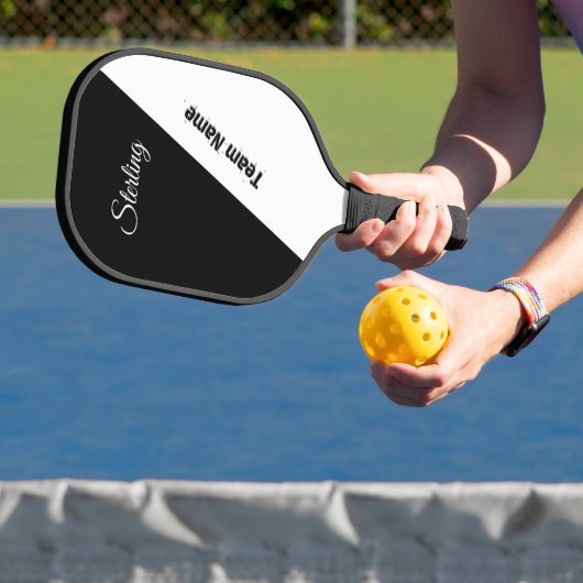 Rein Schwarz und Weiß mit zwei Textbereichen Pickleball Schläger (InSitu)