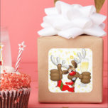 Reindeer Betrunken Funny Christmas Character Quadratischer Aufkleber<br><div class="desc">Funny Christmas Rentier Cartoon Charakter,  sieht wirklich Betrunken und groggy,  nach dem Party,  mit noch ein Glas mit Champagner auf der Pfote und mit Daumen up. Original Vector Grafik Copyright BluedarkArt The ChameleonArt.</div>