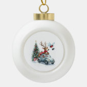 Reindeer driving a beetle with christmas treeb keramik Kugel-Ornament (Vorderseite)