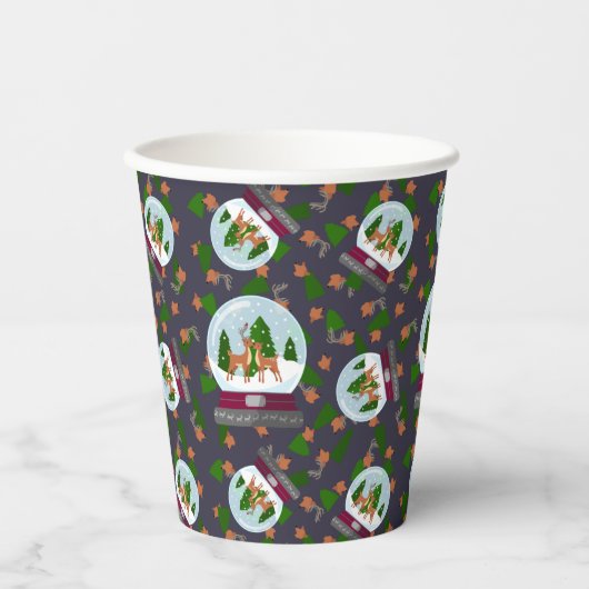 Reindeer Snow Globes Pappbecher (Vorderseite)