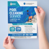 Reinigung des Schwimmbades Flyer (Hand)