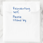 Reinventing, bitte bleib bei, sarkastisch quadratischer aufkleber (Tasche)