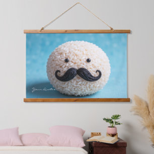 Reisbällchen mit Schnurrbart Wandteppich Mit Holzrahmen
