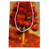 Reise durch die Oktober-Breeze-Geschenktasche Mittlere Geschenktüte (Rückseite)