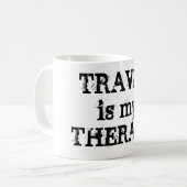 Reise ist meine Therapie-Tasse Kaffeetasse (Vorderseite Links)