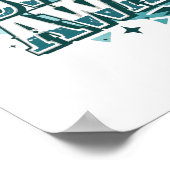 Reiselust und Reisezitat mit Kiefern Poster (Ecke)