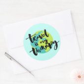 Reisen ist meine Therapie Runder Aufkleber (Umschlag)