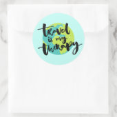 Reisen ist meine Therapie Runder Aufkleber (Tasche)
