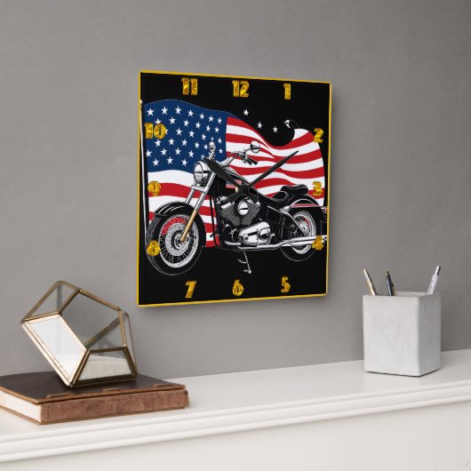 Reisen mit Stolz neben der amerikanischen Flagge Quadratische Wanduhr (Büro)