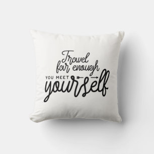 Reisen Sie weit genug, um sich selbst zu treffen Kissen