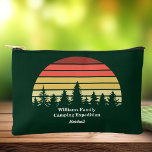 Reisen zum Sonnenuntergang im Grünen Camping indiv Zubehörtasche<br><div class="desc">Cooles Wanderzubehör mit einem grünen Waldsonnenuntergang für die ganze Gruppe auf einem Naturausflug oder Camping. Dieses individuelle Kosmetiktütengeschenk verfügt über einen schönen Horizont mit Bäumen für einen Wanderer oder Camper.</div>