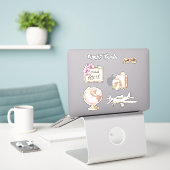 Reisender mit rosa Globus Aufkleber (Laptop auf Schreibtisch)