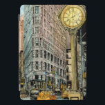 Reiseziele | Vintage Uhr iPad Pro Cover<br><div class="desc">Entdecken Sie das wunderbar gearbeitete Aquarell- und Tintendesign von Melissa Wang und werden Sie von der World Art Group on Zazzle begeistert. Dieses Bild zeigt das New Yorker Flatiron Gebäude und die 5. Avenue Uhr, umgeben von der Hektik des Alltags in der Stadt. Karo in den Gebäude und in der...</div>