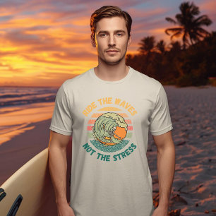 Reite die Wellen, nicht die Stress-Surfer-Liebhabe T-Shirt