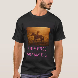Reite frei, träume groß Reiterin Sonnenuntergang T-Shirt