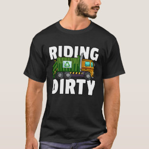 Reiten schmutziger Müllwagen Recycelnd Mann T-Shirt