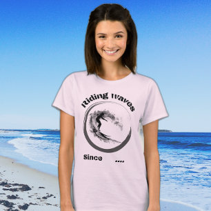 Reiten Wellen seit...Schwarz-Graue Surfer-Design T-Shirt