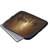 Reiter und Fußgänger, die durch ein gewölbtes P Laptopschutzhülle (Vorne Knopf)