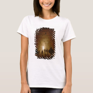 Reiter und Fußgänger, die durch ein gewölbtes P T-Shirt