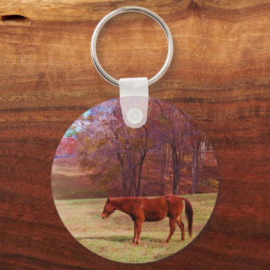 Reitpferd auf einem Grasfeld Schlüsselanhänger (Vorderseite)