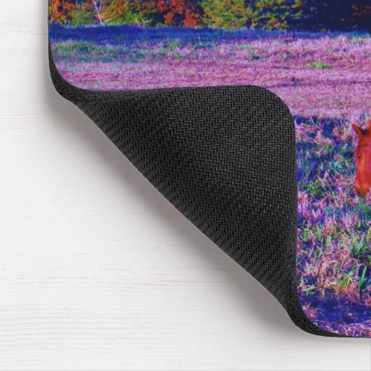 Reitpferd im Lila Gras Mousepad (Ecke)