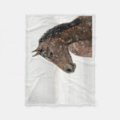 Reitpferd Stehend im sanft abfallenden Schnee Fleecedecke (Vorderseite)