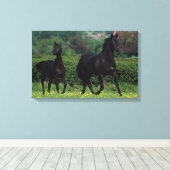 Reitpferde im Feld der Blume Leinwanddruck (Insitu (Holzboden))