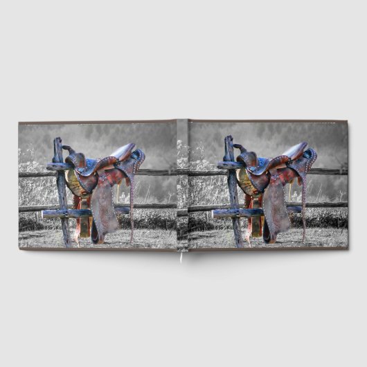 Reitsattel auf dem Corral Fence Western Gästebuch (Voll)