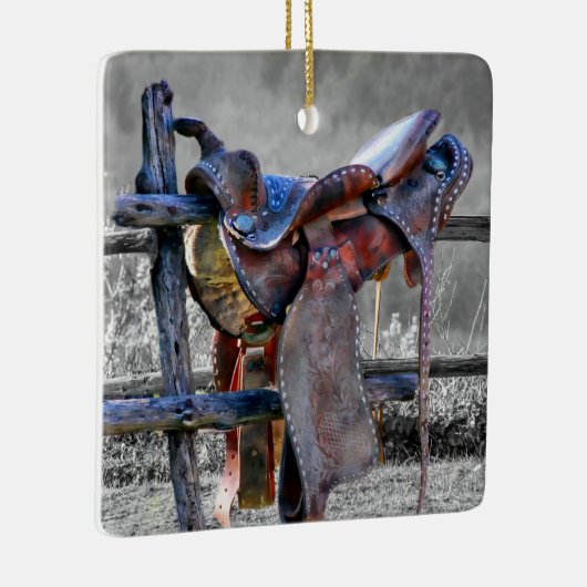 Reitsattel auf dem Corral Fence Western Keramikornament (Rechts)