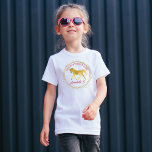 Reittiere aus Rosa und Gold T-Shirt<br><div class="desc">Rosa und goldenes Pferd Geburtstagsparty personalisierter Name T - Shirt mit goldenem Pferd,  goldener Kreis,  rosa Drehbuch.</div>