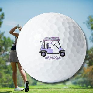 Reizend in Flieder Ein Golfwagen mit individuellem Golfball